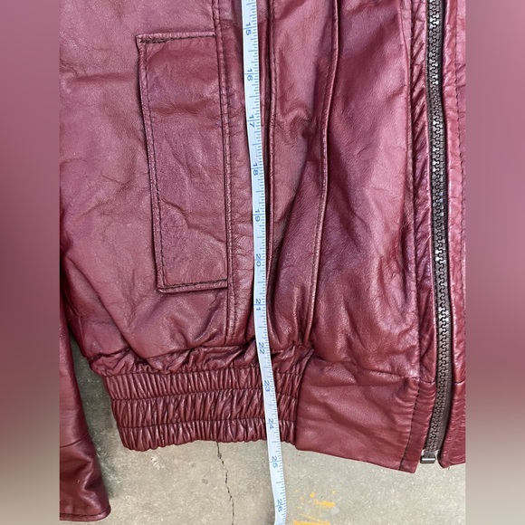 Burgundy leather jacket, bomber style, size large - Picture 4 of 4